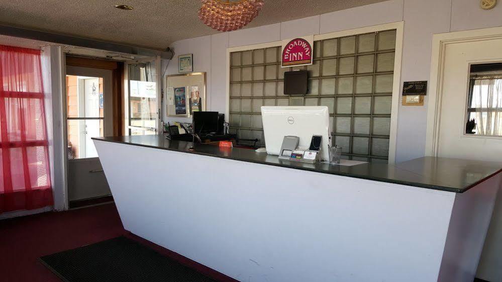 Broadway Inn Yankton Buitenkant foto
