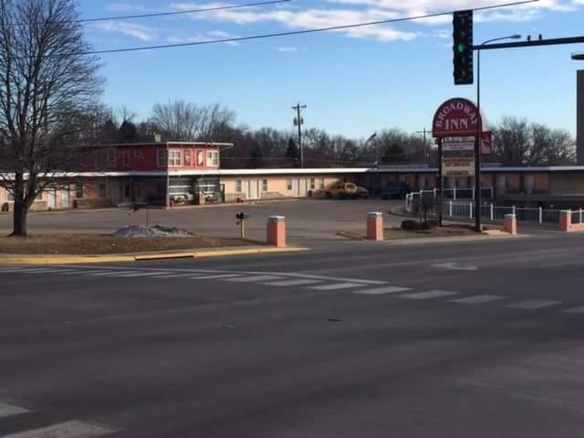 Broadway Inn Yankton Buitenkant foto